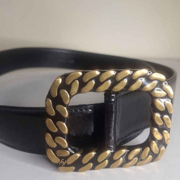 Chanel Rare Vintage AW 1997  collection Black Enamel/Buckle Patent Leather Belt - Picture 3 of 8
